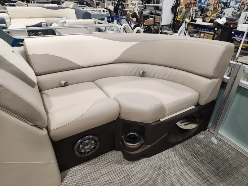Slide: The Image of Tahoe 21' LTZ Quad Lounge 2026 - 4
