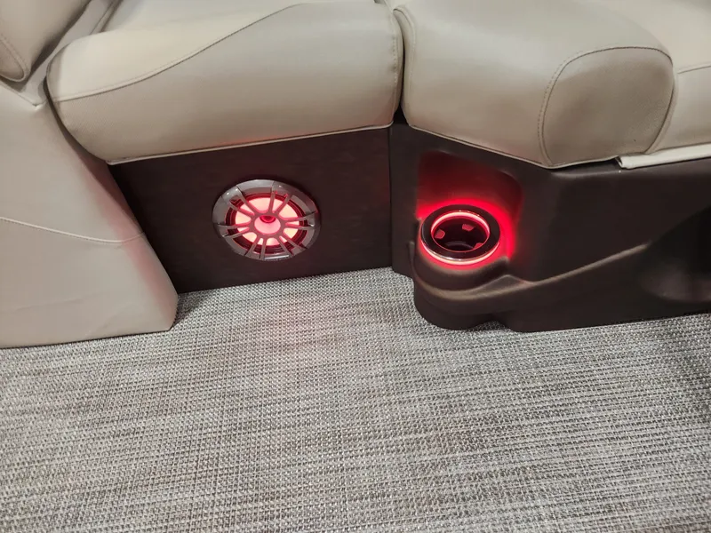 Slide: The Image of Tahoe 21' LTZ Quad Lounge 2026 - 5