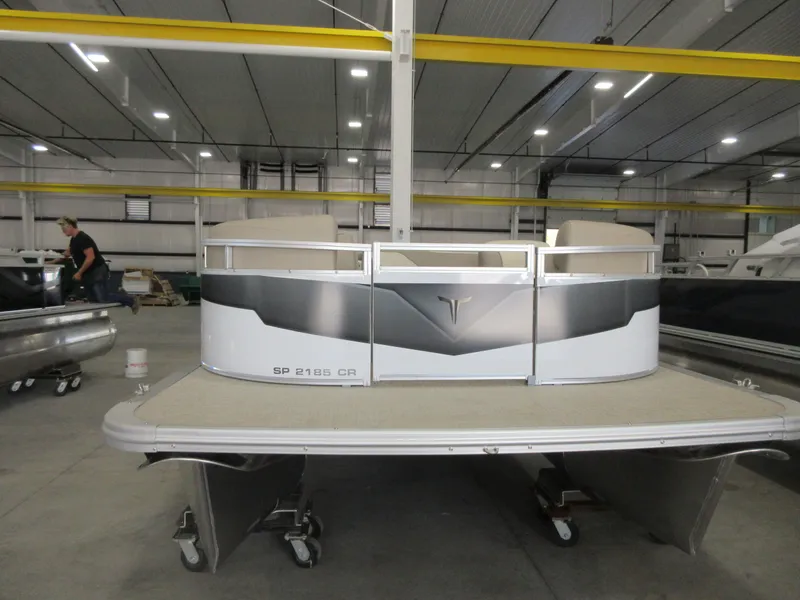 Slide: The Image of Tahoe 21' Sport Cruise 85 2026 - 10