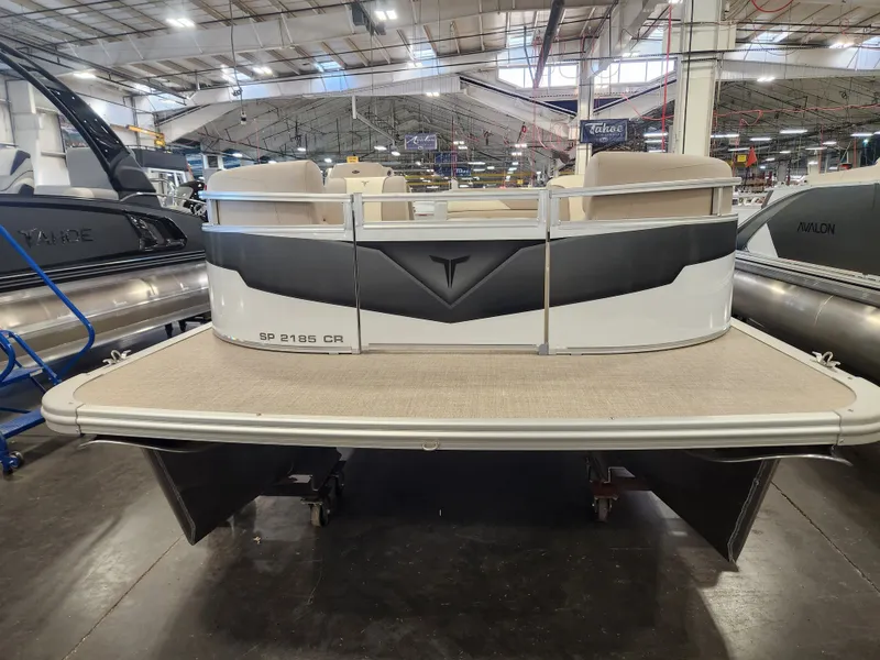 Slide: The Image of Tahoe 21' Sport Cruise 85 2026 - 4