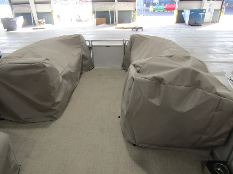 Slide: The Image of Tahoe 21' Sport Cruise 85 2026 - 5