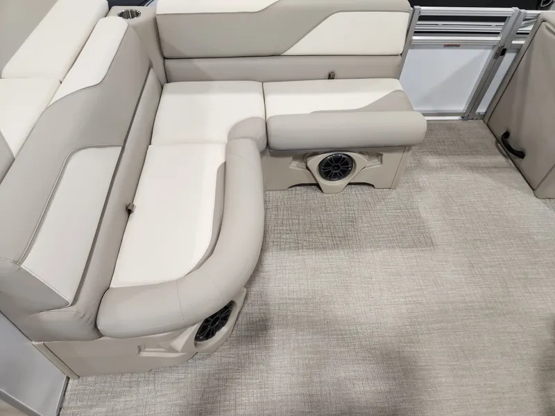 Slide: The Image of Tahoe 21' Sport Cruise 85 2026 - 8