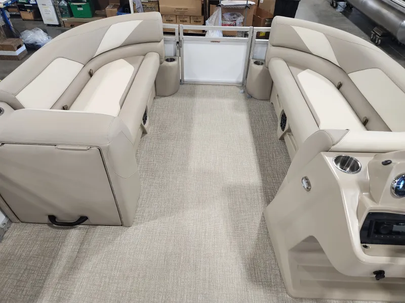 Slide: The Image of Tahoe 21' Sport Cruise 85 2026 - 9