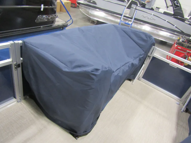 Slide: The Image of Tahoe 19' Sport QL 2026 - 8