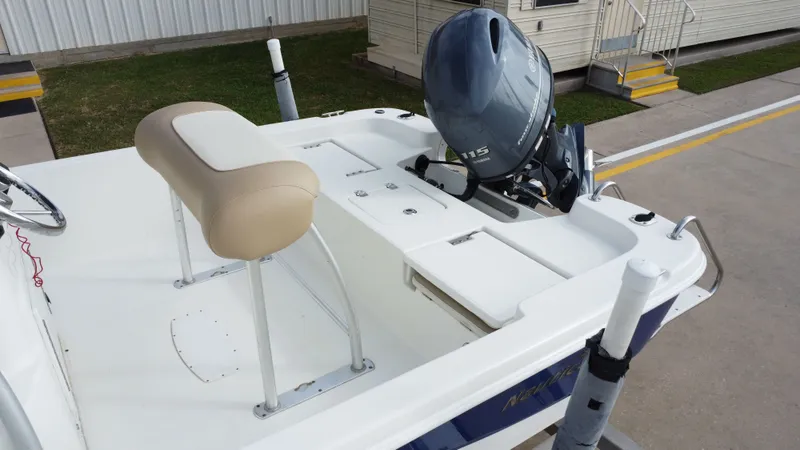 Slide: The Image of NauticStar 1910 2017 - 24