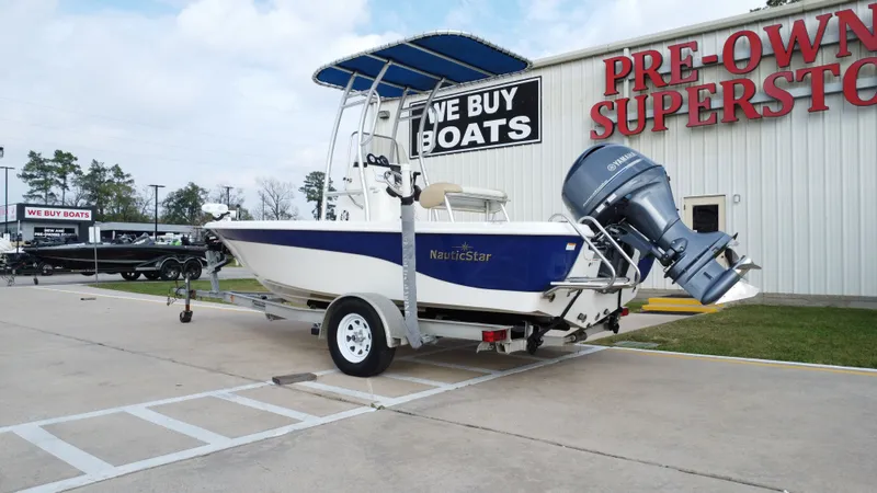 Slide: The Image of NauticStar 1910 2017 - 3