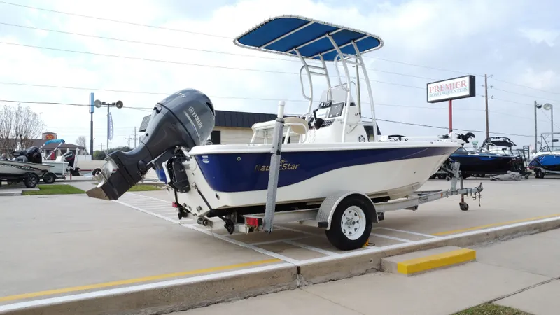 Slide: The Image of NauticStar 1910 2017 - 6