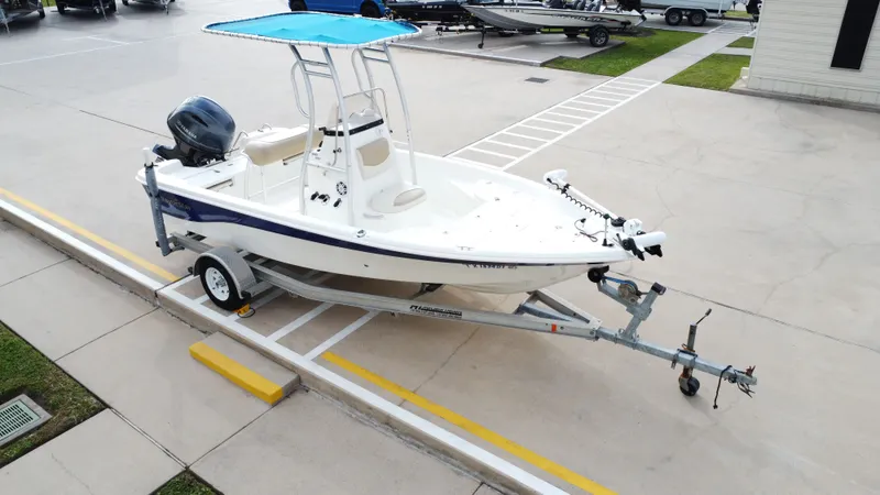 Slide: The Image of NauticStar 1910 2017 - 17