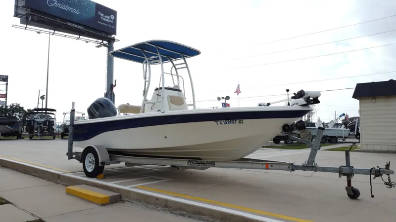 Slide: The Image of NauticStar 1910 2017 - 8