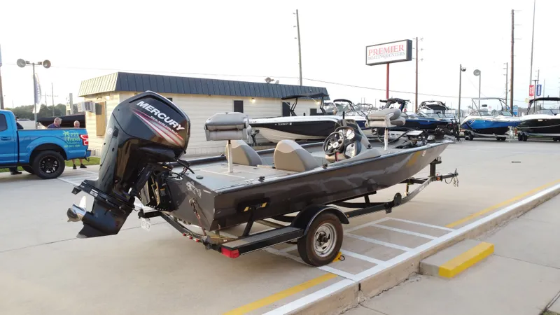 Slide: The Image of Tracker 190 2015 - 6