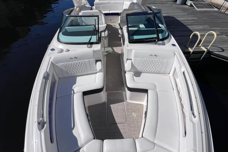 Slide: The Image of Close-up of a Lewmar anchor on a 2019 Sea Ray SLX 310 Outboard. - 70