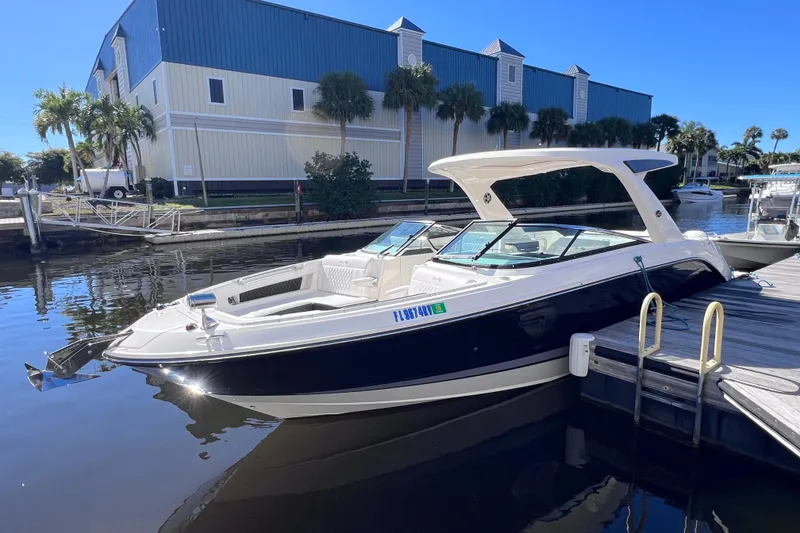 Slide: The Image of Manufacturer Provided Image: Top view of 2019 Sea Ray SLX 310 OB boat layout. - 8