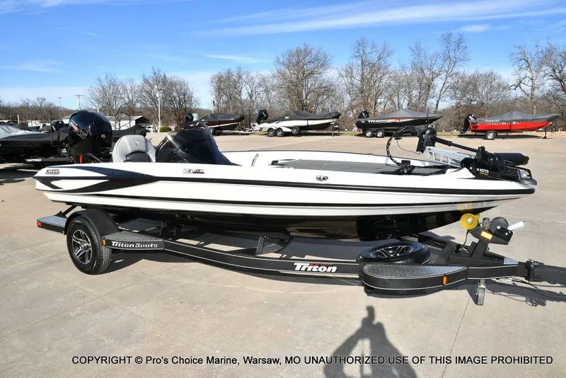 Slide: The Image of Triton 18 TRX w/150 Pro-XS 2024 - 1