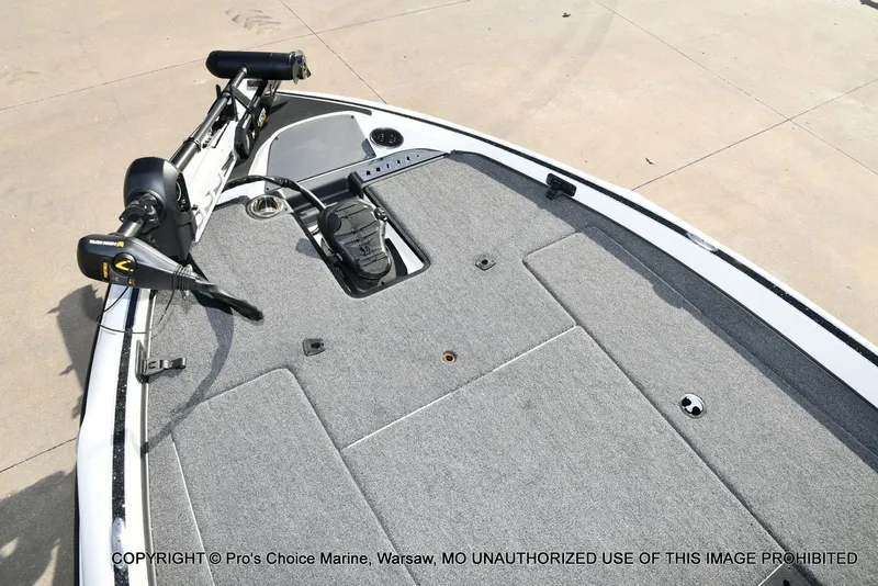 Slide: The Image of Triton 18 TRX w/150 Pro-XS 2024 - 10