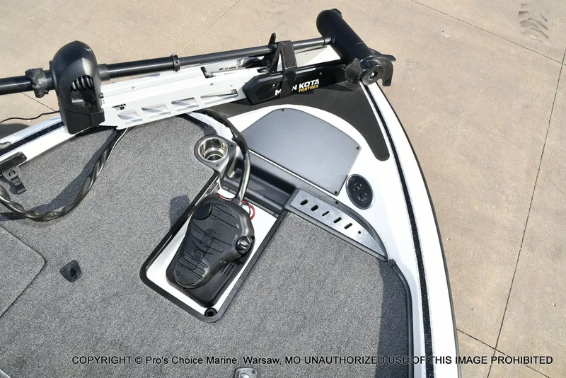 Slide: The Image of Triton 18 TRX w/150 Pro-XS 2024 - 11