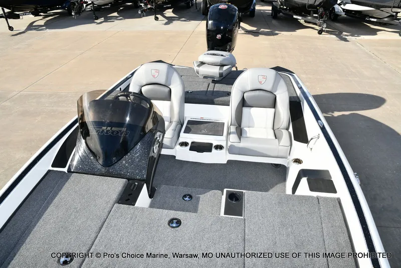 Slide: The Image of Triton 18 TRX w/150 Pro-XS 2024 - 12