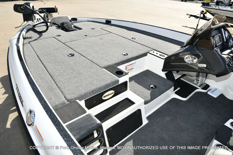 Slide: The Image of Triton 18 TRX w/150 Pro-XS 2024 - 14