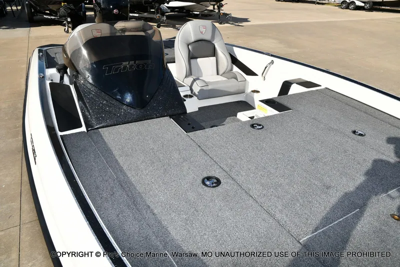 Slide: The Image of Triton 18 TRX w/150 Pro-XS 2024 - 30