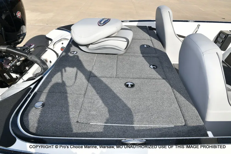 Slide: The Image of Triton 18 TRX w/150 Pro-XS 2024 - 32