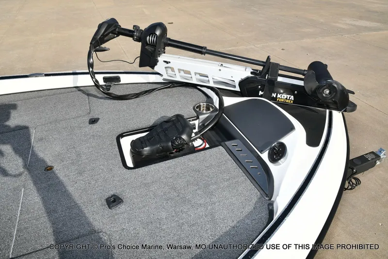 Slide: The Image of Triton 18 TRX w/150 Pro-XS 2024 - 5