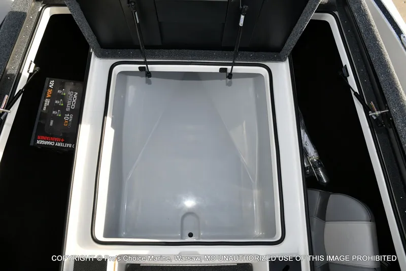 Slide: The Image of Triton 18 TRX w/150 Pro-XS 2024 - 50