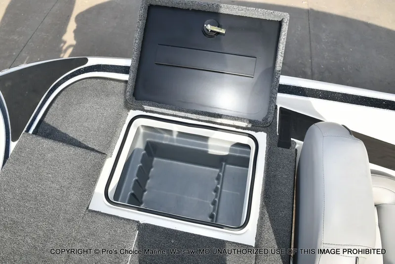 Slide: The Image of Triton 18 TRX w/150 Pro-XS 2024 - 60