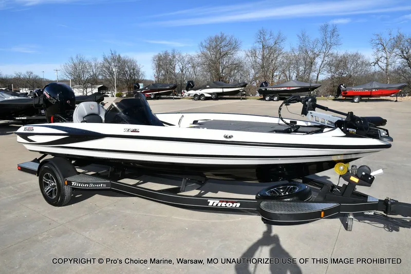 Slide: The Image of Triton 18 TRX w/150 Pro-XS 2024 - 64