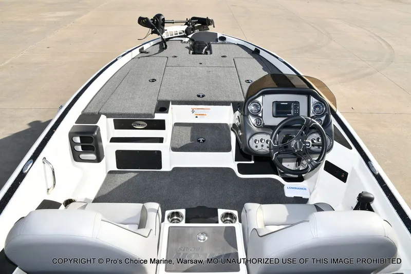 Slide: The Image of Triton 18 TRX w/150 Pro-XS 2024 - 8