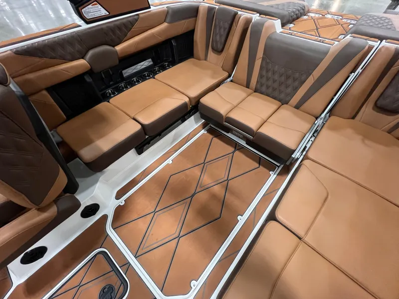 Slide: The Image of Malibu M230 2026 - 1197