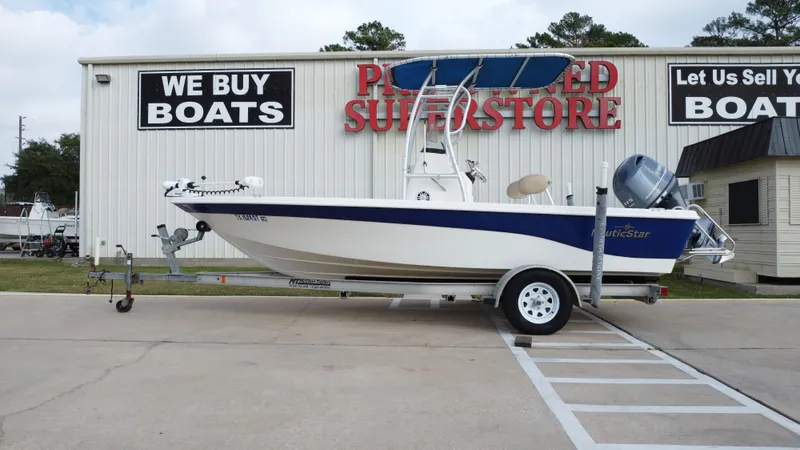 The Image of NauticStar 1910 2017 - 1