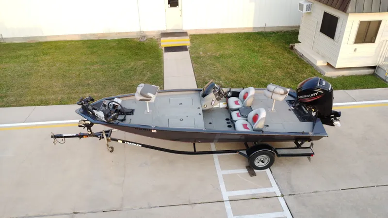 Slide: The Image of Tracker 190 2015 - 12