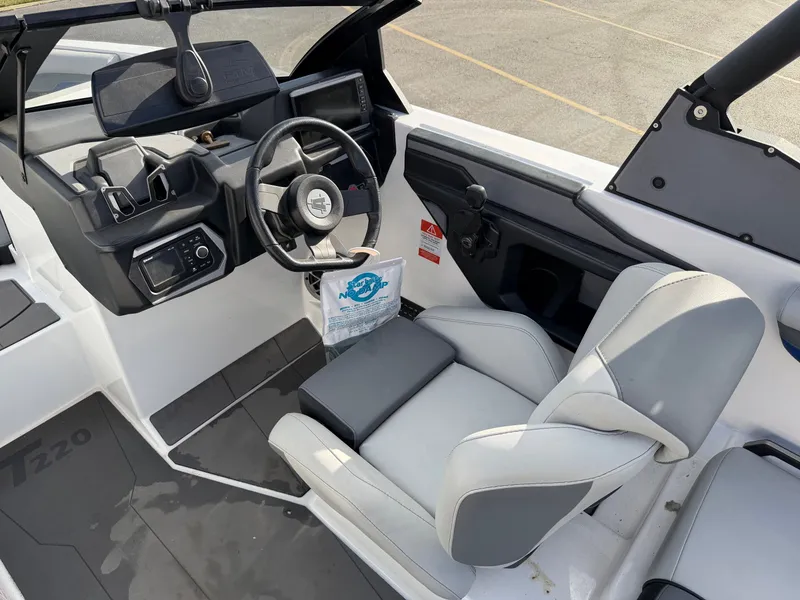 Slide: The Image of Axis Wake Research T220 2023 - 22