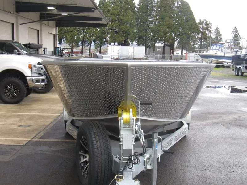 Slide: The Image of Alumaweld Adventurer 22 2026 - 8