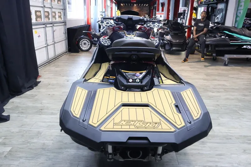 Slide: The Image of Kawasaki Jet Ski® Ultra® 310 LX 2026 - 4