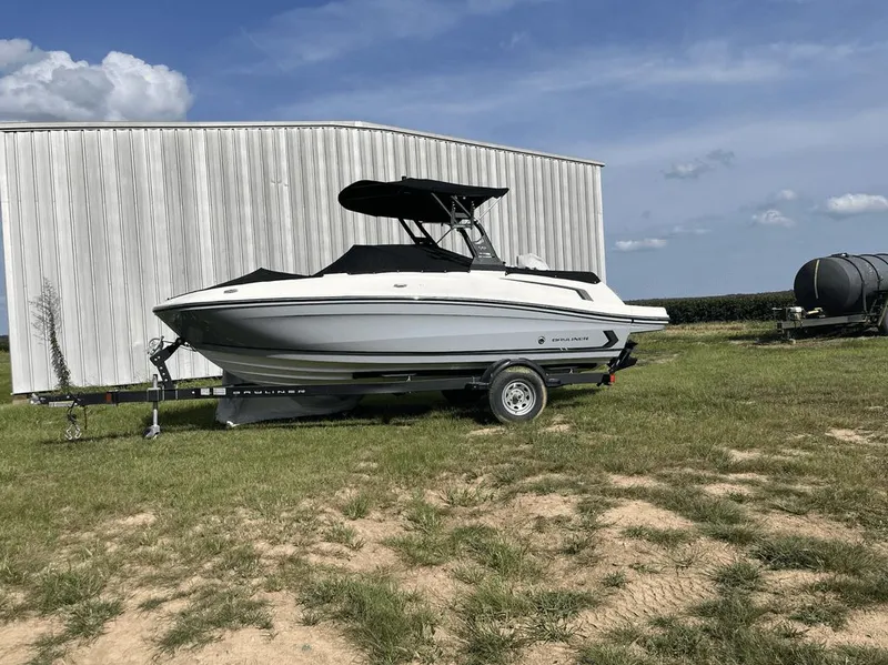 The Image of Bayliner VR5 2023 - 0