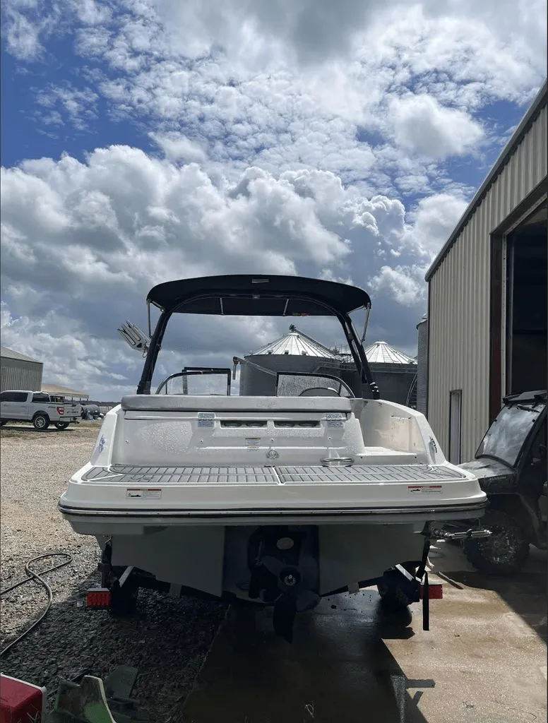 Slide: The Image of Bayliner VR5 2023 - 2