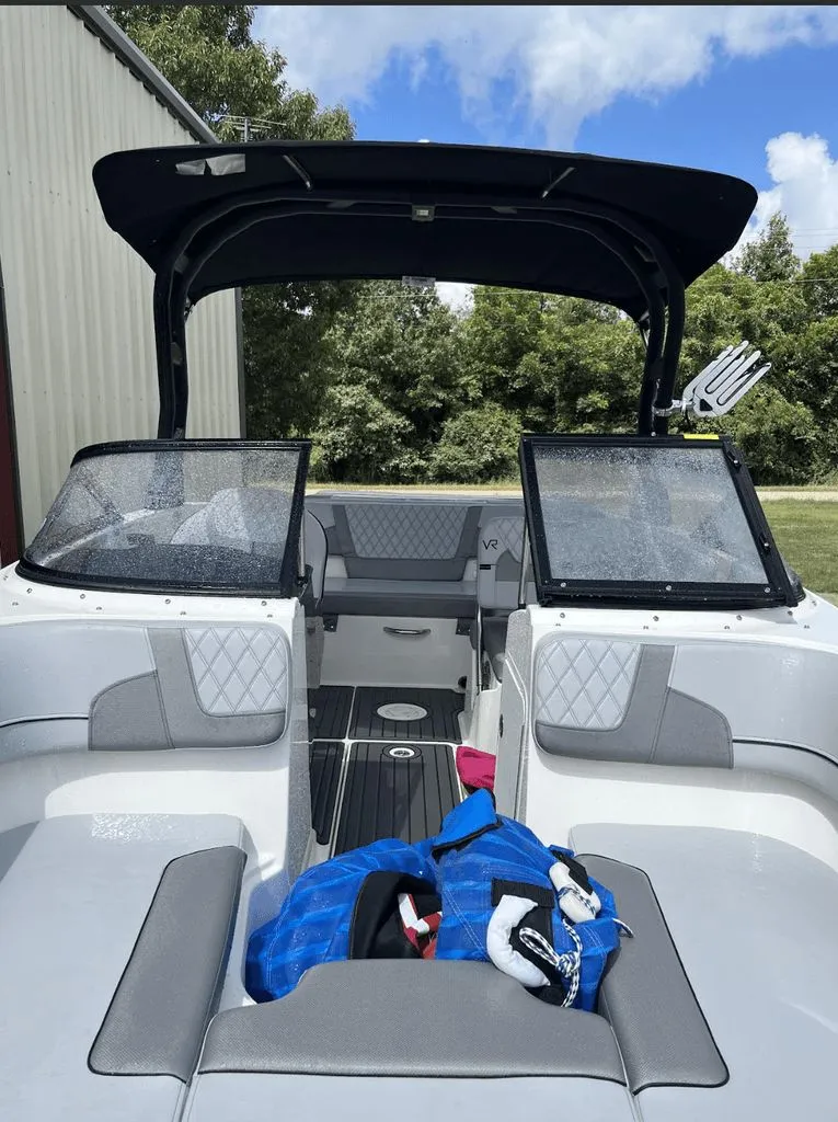 Slide: The Image of Bayliner VR5 2023 - 3