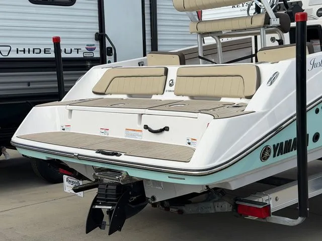 Slide: The Image of Yamaha 195 FSH Sport 2024 - 15