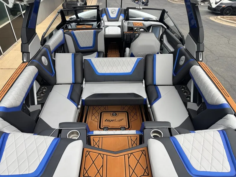 Slide: The Image of Tigé 23ZX 2022 - 11