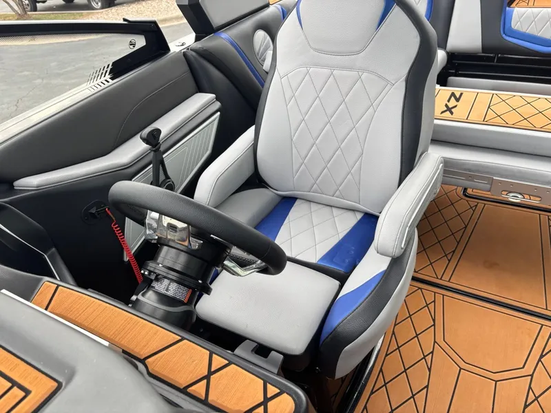 Slide: The Image of Tigé 23ZX 2022 - 13