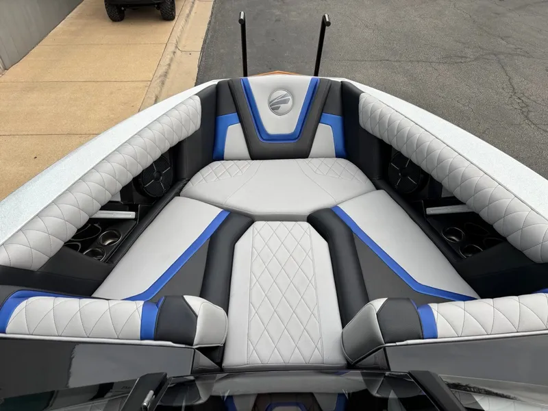 Slide: The Image of Tigé 23ZX 2022 - 15