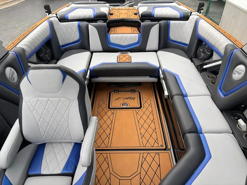 Slide: The Image of Tigé 23ZX 2022 - 16