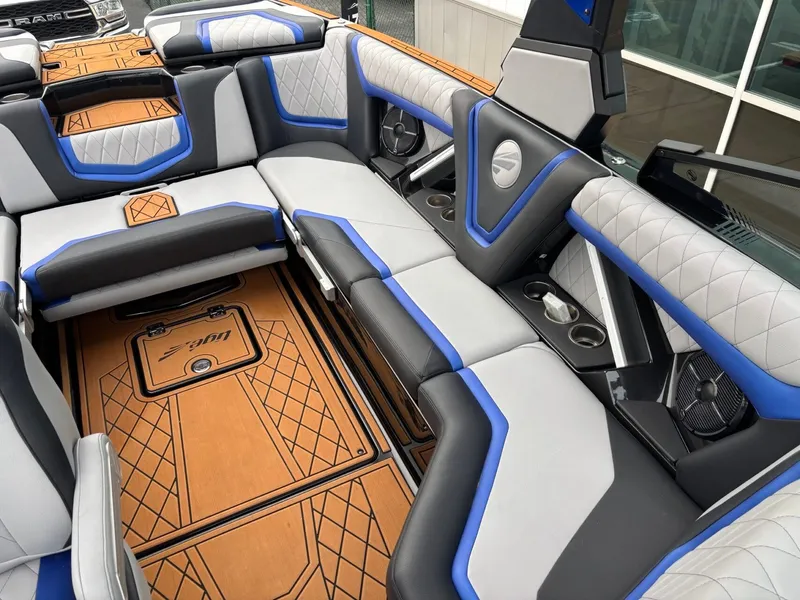 Slide: The Image of Tigé 23ZX 2022 - 17