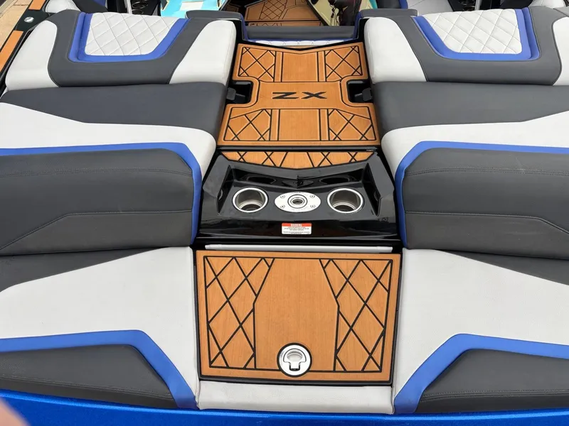 Slide: The Image of Tigé 23ZX 2022 - 19