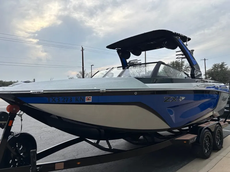 Slide: The Image of Tigé 23ZX 2022 - 4