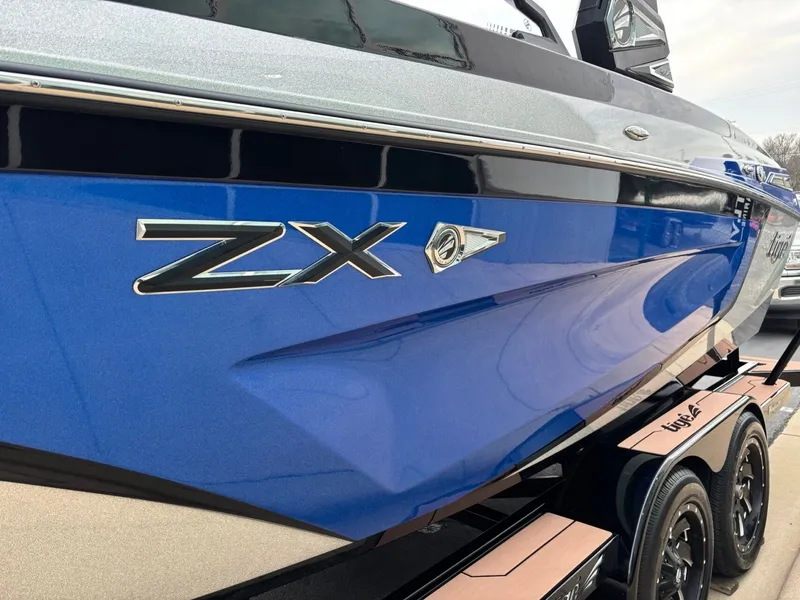 Slide: The Image of Tigé 23ZX 2022 - 6