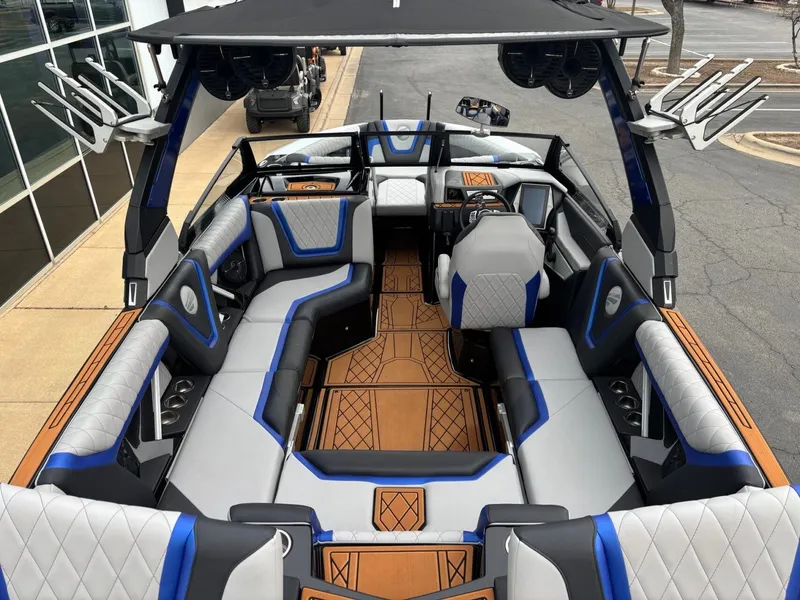 Slide: The Image of Tigé 23ZX 2022 - 9