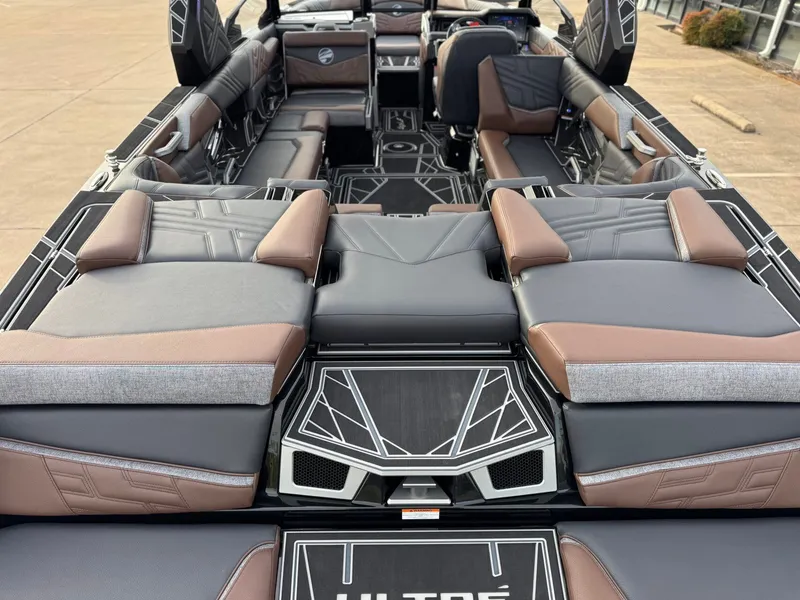 Slide: The Image of Tigé Ultré 25ZX 2026 - 11