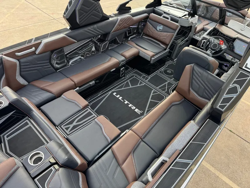 Slide: The Image of Tigé Ultré 25ZX 2026 - 13