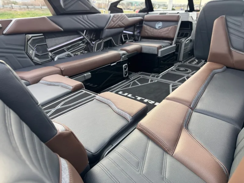 Slide: The Image of Tigé Ultré 25ZX 2026 - 14